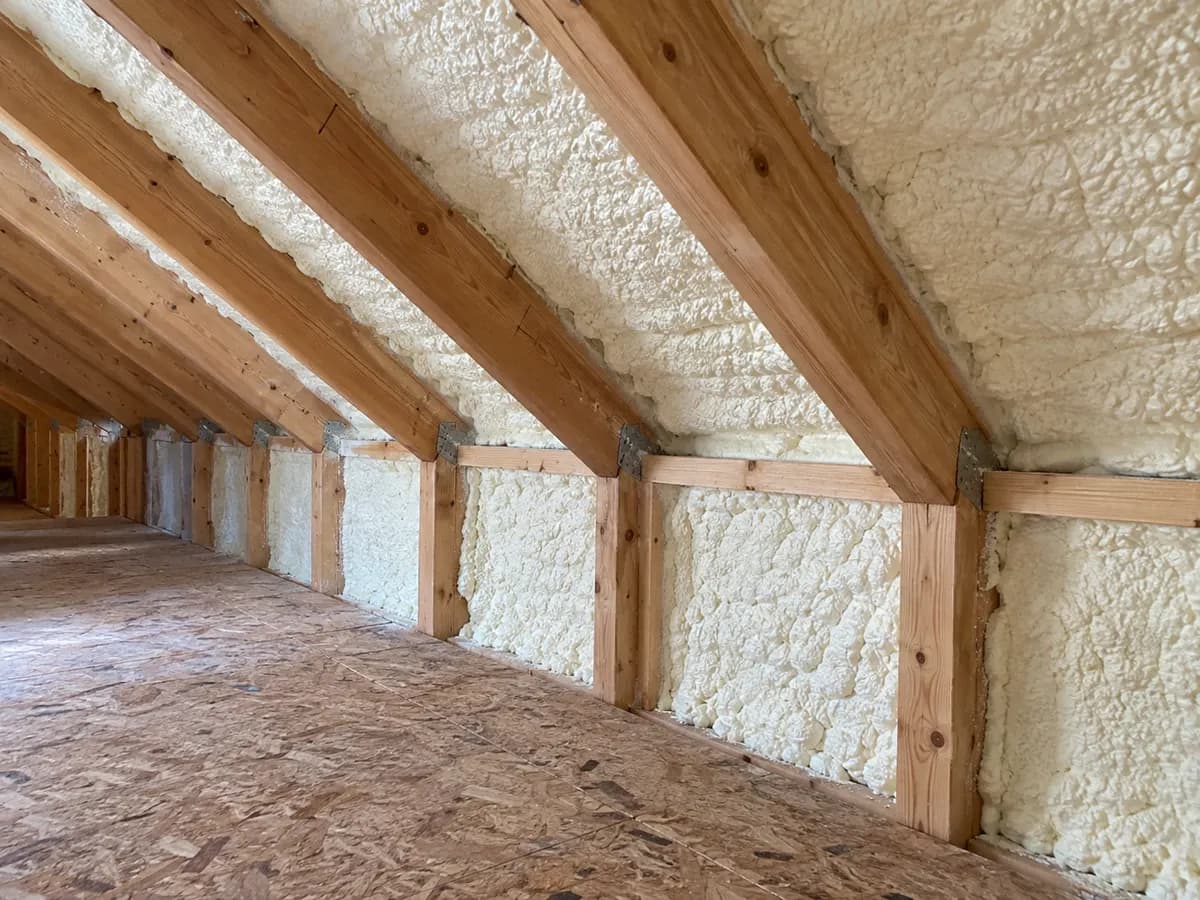 Illustration of attic short-wall and roof junction with pale foam and accurate timber framing